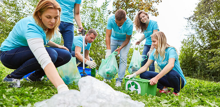 volunteers collecting rubbish